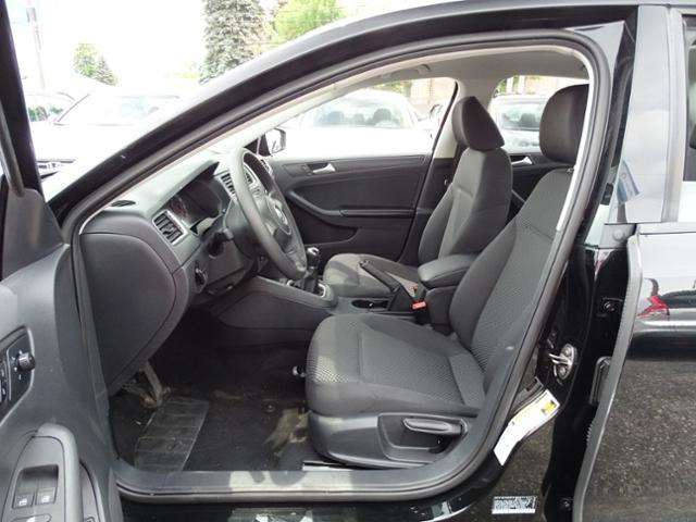 2014 Volkswagen Jetta 4dr Sedan 5M